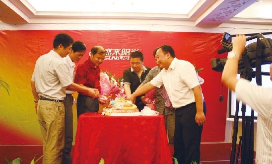 盛來(lái)陽(yáng)光為經(jīng)銷(xiāo)商慶祝生日